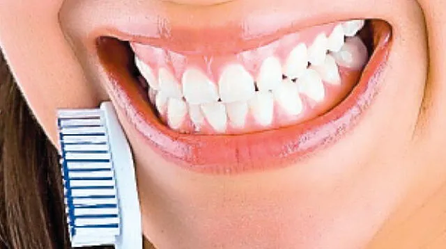 Para mantener el color natural de tus dientes no tomes gaseosa ni café.
