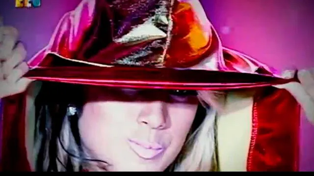 La cantante apareció en un vídeo promocional. 