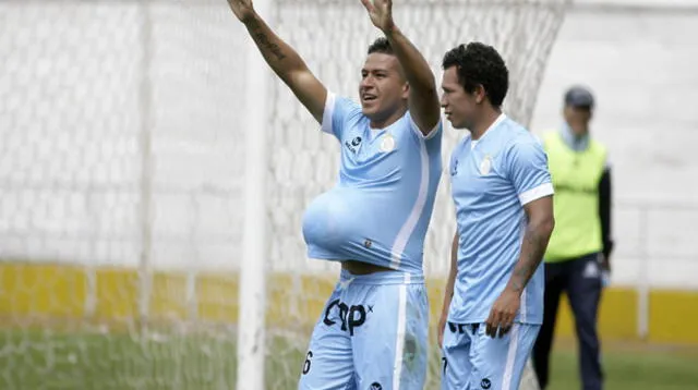 Asi en forma especial Marcio Valverde celebró su gol