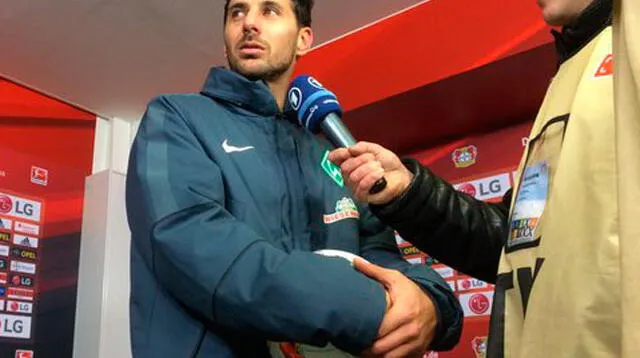 Claudio PIzarro dio sus entrevistas al término del partido.