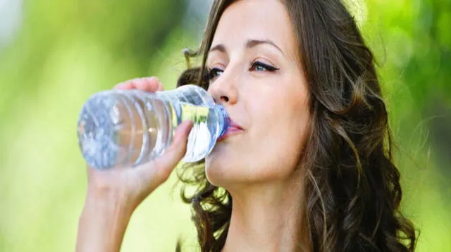 Toma por lo menos tres litros de agua al día