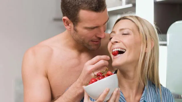 Combinar la comida y el sexo aumenta el placer en la pareja.