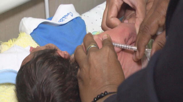  A un recién nacido le toca las vacunas hepatitis B y BCG.