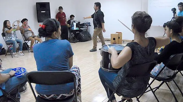 Salsa terapia mejora la producción laboral de las personas
