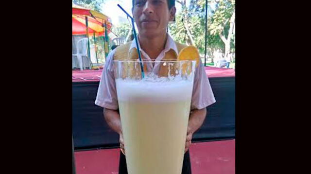 También encontramos el Pisco Sour más grande del Perú.