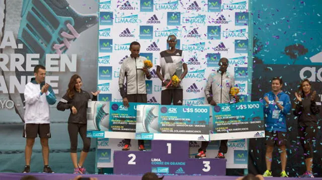  Manza (Kenia)  fue primero,Tolossa (Etiopia) segundo y  Muriuk tercero en el podio