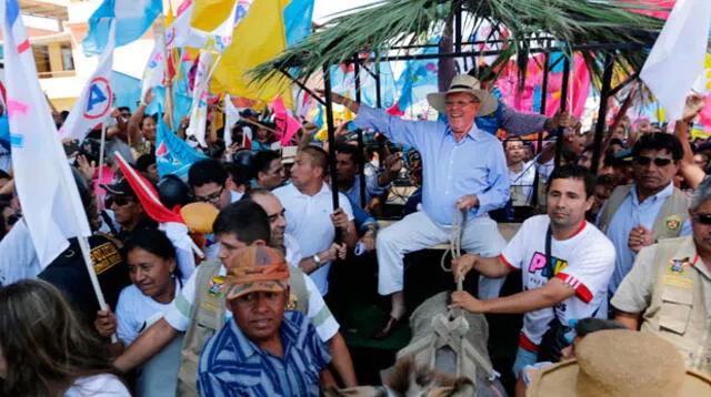 Candidato se movilizó en carreta