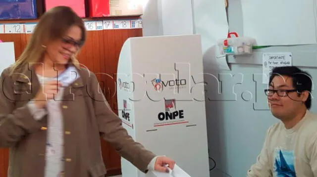 Señito acudió a centro de votación