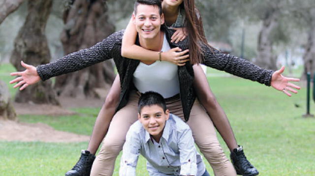Daleshka (15) y Gian Piero (14) son los hijos del cumbiambero y podrían pasar como sus hermanos menores