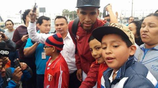 Gallese recibió el cariño de los hinchas.