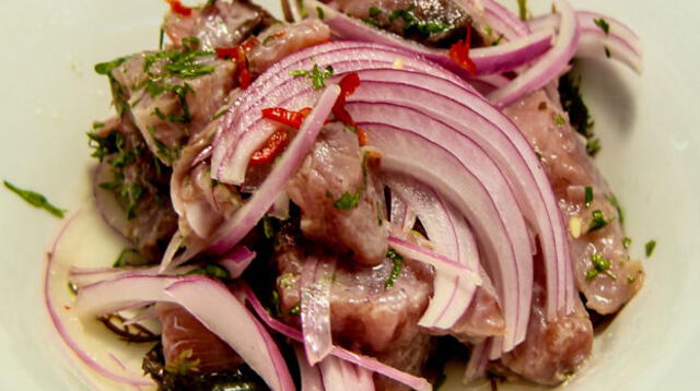 Prepara esta deliciosa receta de cebiche de bonito con yuyo