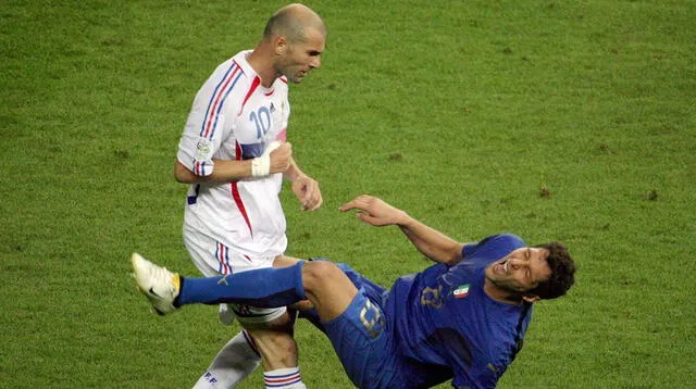 Zidane le mete un cabezazo a Materazzi