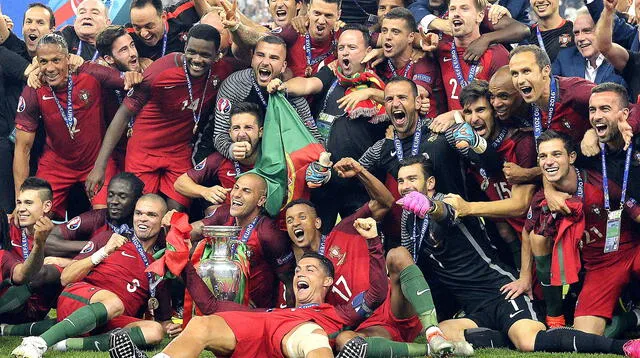 Cristiano alcanzó la gloria con Portugal.