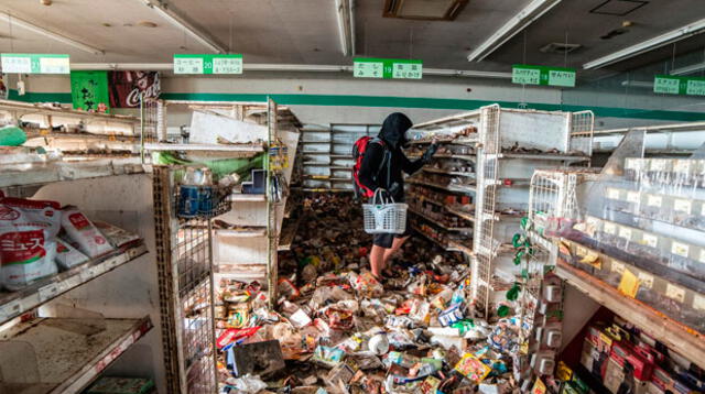 Los productos en el piso reflejan los efectos del terremoto