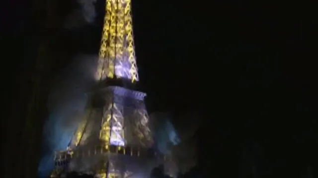 Incendio se viene registrado en la parte baja de la Torre Eiffel