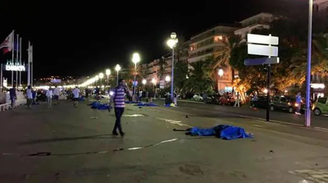 Cuerpos de las víctimas quedaron tendidos en medio de la calle 