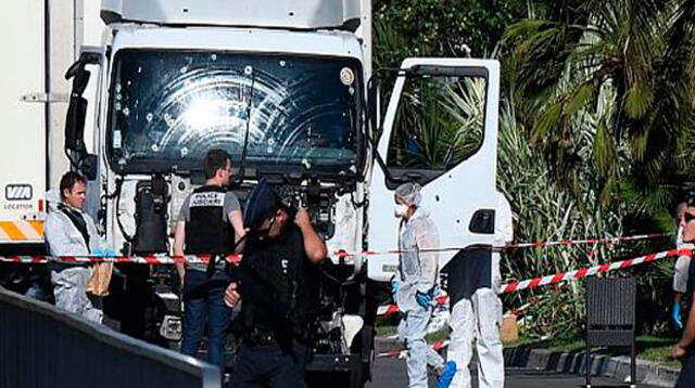 La policía sigue recogiendo más huellas en el camión del atentado