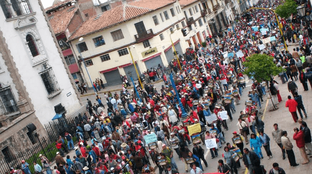 Miles llegaron a Cusco en marcha contra Gobierno Regional   