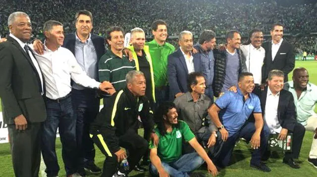César Cueto con otros ídolos de Nacional como Pacho Maturana, Leonel Alvarez y el Bolillo Gómez