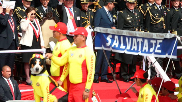 Mascota de PPK se llevó los aplausos de la familia presidencial en la Parada Militar