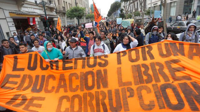 Estudiantes se enfrentaron a la Policía para llegar hasta el Congreso de la República