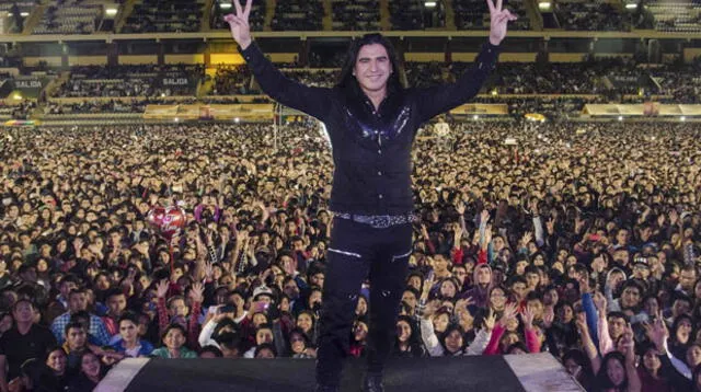 Público huanuqueño ovacionó a ex vocalista de Ráfaga