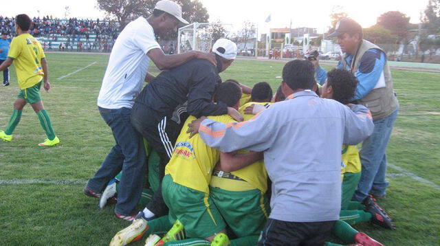 Festejos del Sport Huanta al logra clasificación. FOTO: Club Huanta