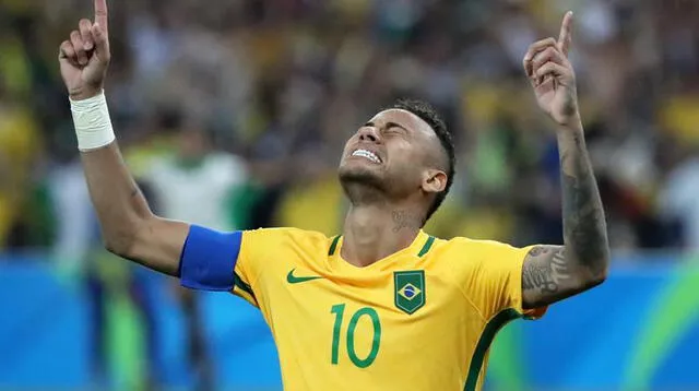 El brasileño agradece a Dios por el golazo de tiro libre