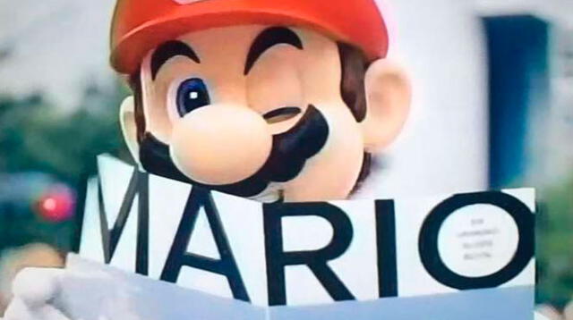 Mario Bros coquetea con la cámara durante la presentación de Tokio 2020