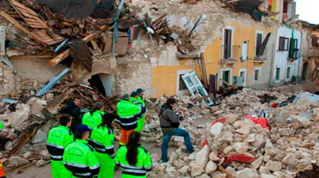 Siguen los dramáticos rescates en Italia tras fuerte terremoto