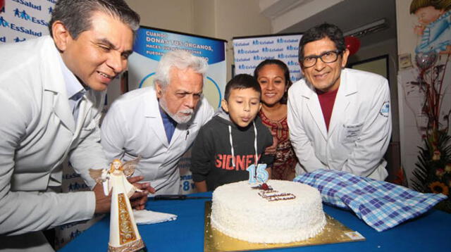Después de un año celebra cumpleaños con doctores que le salvaron la vida