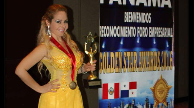 La revelación musical feliz con su trofeo. 