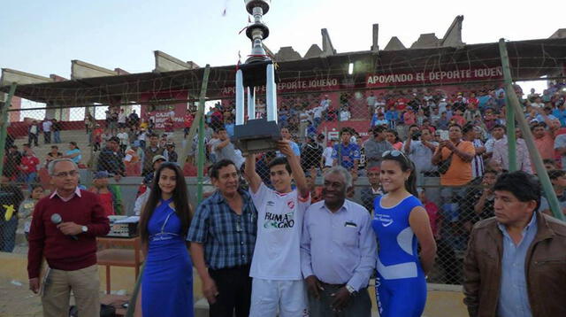 Capitàn del Orellana, Tristàn Lobo levanta orgulloso el trofeo de campeón