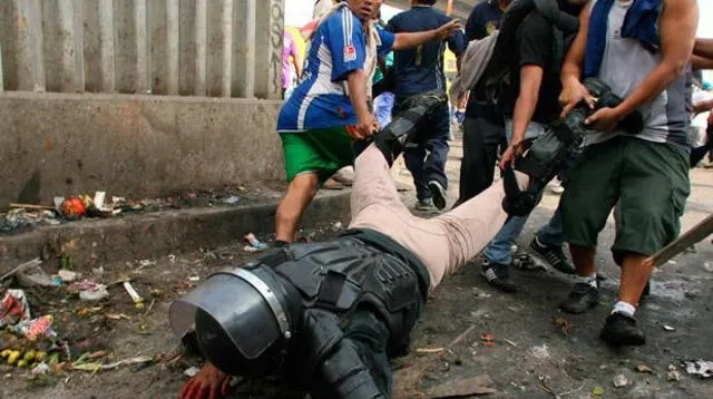Sala inició juicio oral contra 17 acusados por atacar con piedras a policía durante desalojo en La Parada