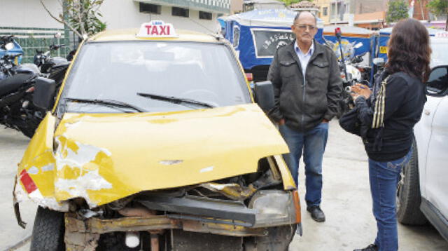 El oficial no ayudó al taxista ni a sus pasajeros