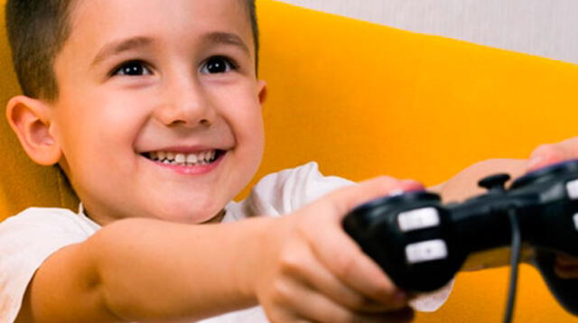 Conoce los beneficios y los riesgos de dejar a los niños con los videojuegos