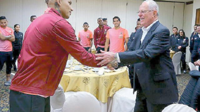 Guerrero admite que visita de Kuczynski fue muy reconfortante para la selección y el triunfo ante Ecuador 