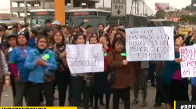 Mototaxistas bloquearon vía de el Metropolitano en Independencia en protesta 
