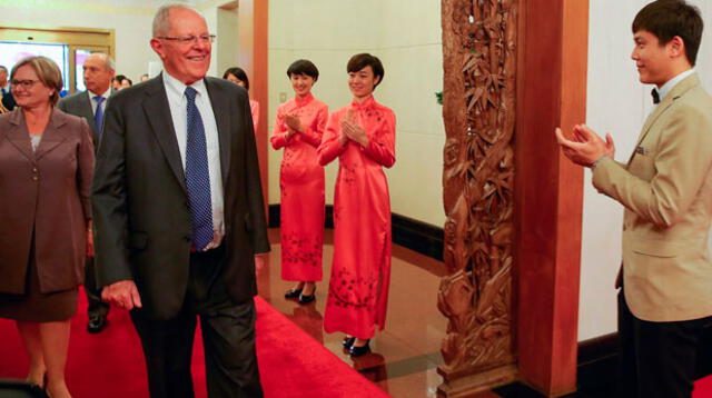 Presidente Pedro Pablo Kuczynski recibe impresionante recepción en China