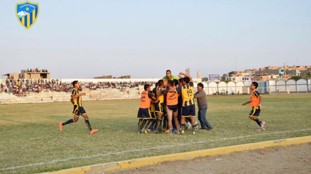 Celebración de Rosario por el gol anotado. 