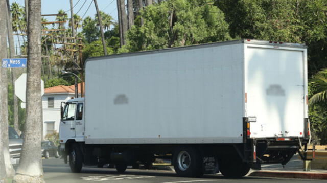 Camión ingresó hoy a residencia en Los Ángeles