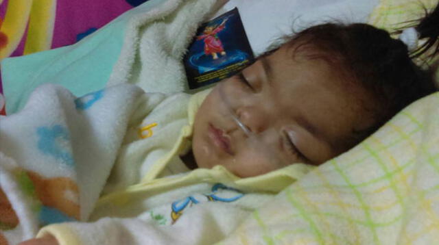 Madre pide ayuda para salvar la vida de su bebé internada en el Hospital del Niño
