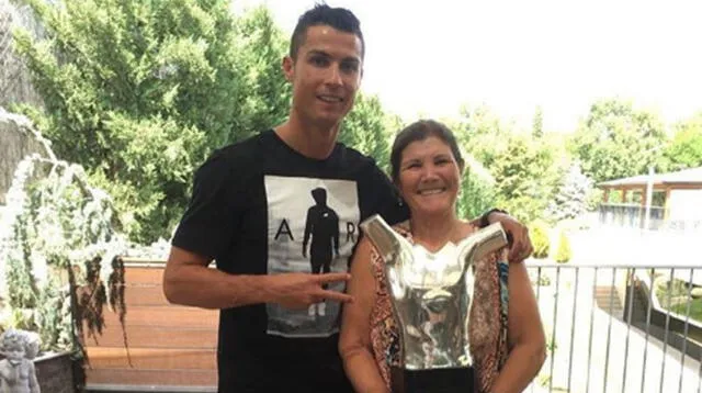 CR7 Junto a su madre Dolores Aveiro