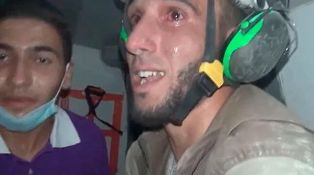 Sirio Abu Kifaf llora así tras rescatar a bebé entre los escombros