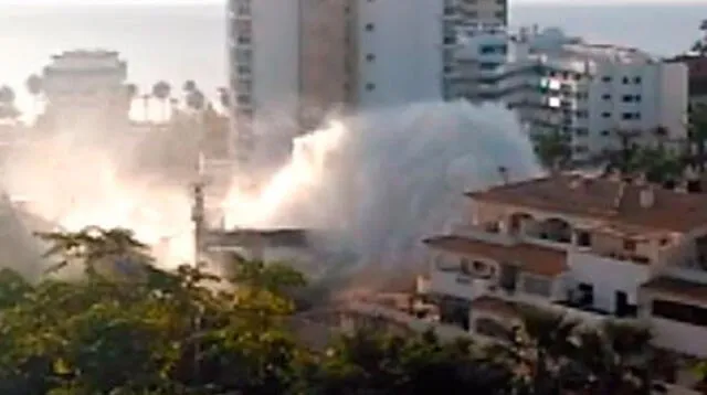 Borbotones de agua llegaron a los 5 pisos