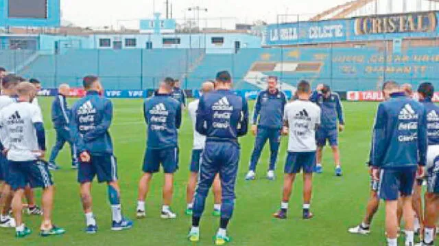 Bauza en las prácticas con el seleccionado argentino.