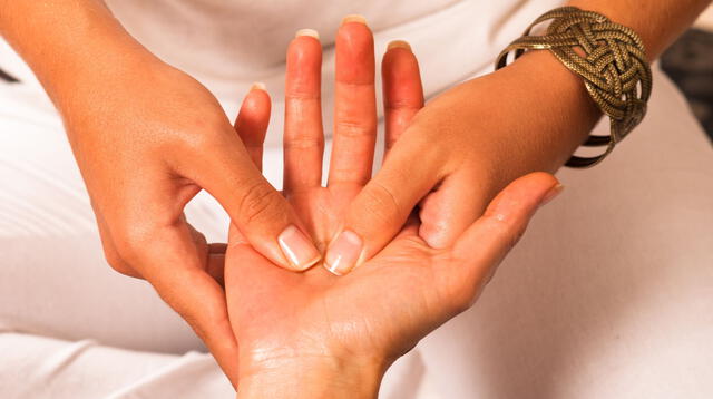 Conoce los beneficios de darte masajes en las manos