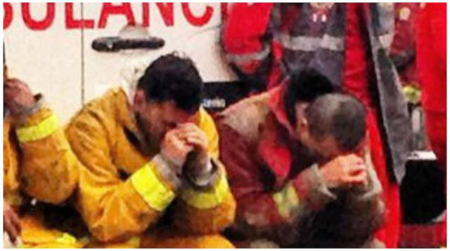 Foto viral de los bomberos genera solidaridad en las redes sociales