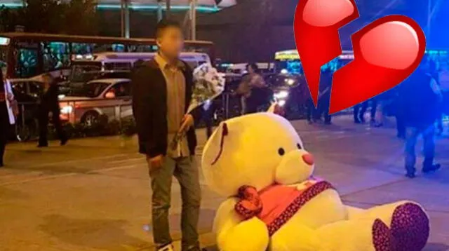 Joven enamorado esperó con un peluche gigante