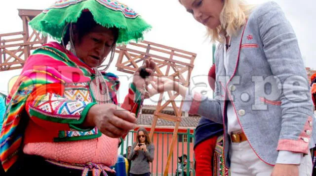 Valeria Mazza impactada con la artesanía cusqueña